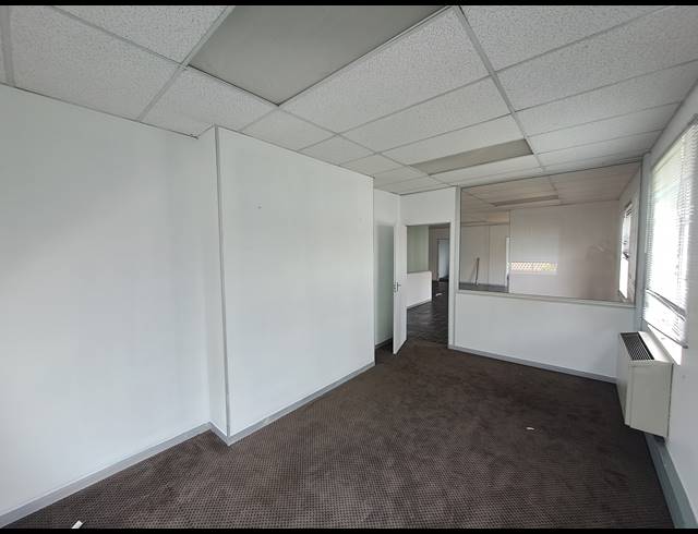 190M² OFFICE TO LET IN HYDE PARK
